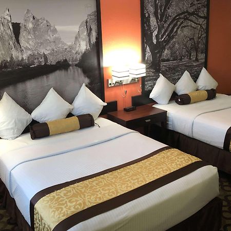 Motel Super 8 By Wyndham Ontario Zewnętrze zdjęcie
