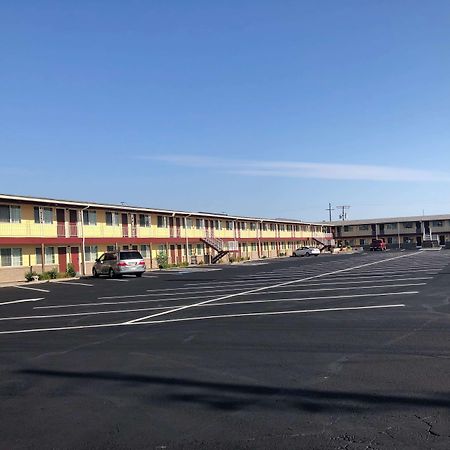 Motel Super 8 By Wyndham Ontario Zewnętrze zdjęcie