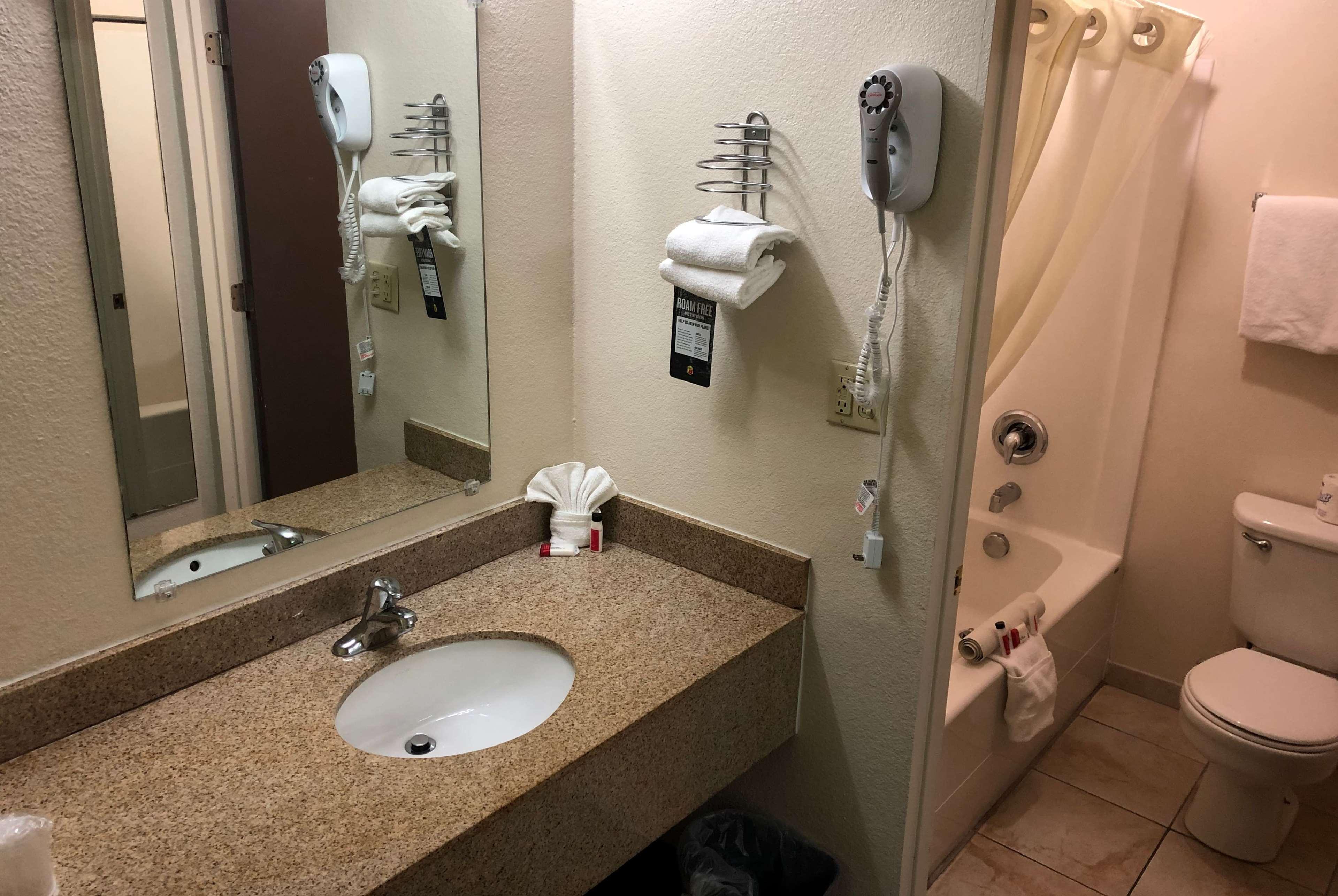 Motel Super 8 By Wyndham Ontario Zewnętrze zdjęcie
