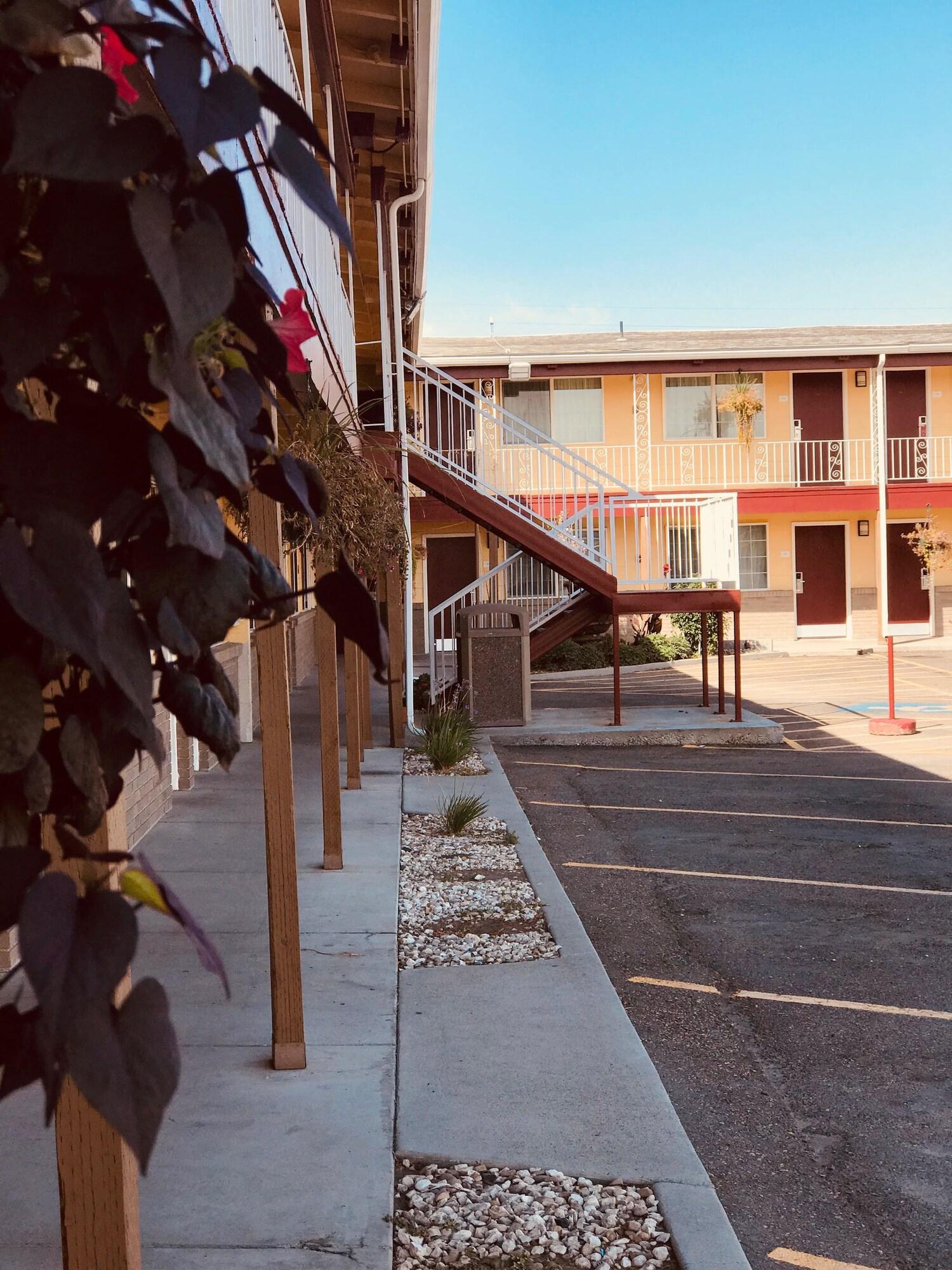 Motel Super 8 By Wyndham Ontario Zewnętrze zdjęcie