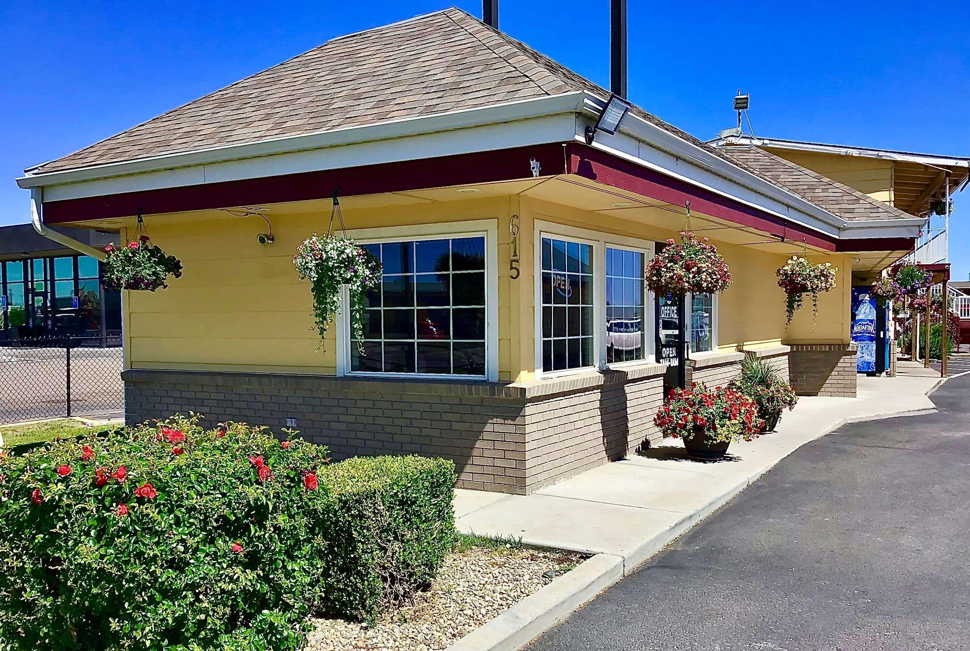Motel Super 8 By Wyndham Ontario Zewnętrze zdjęcie