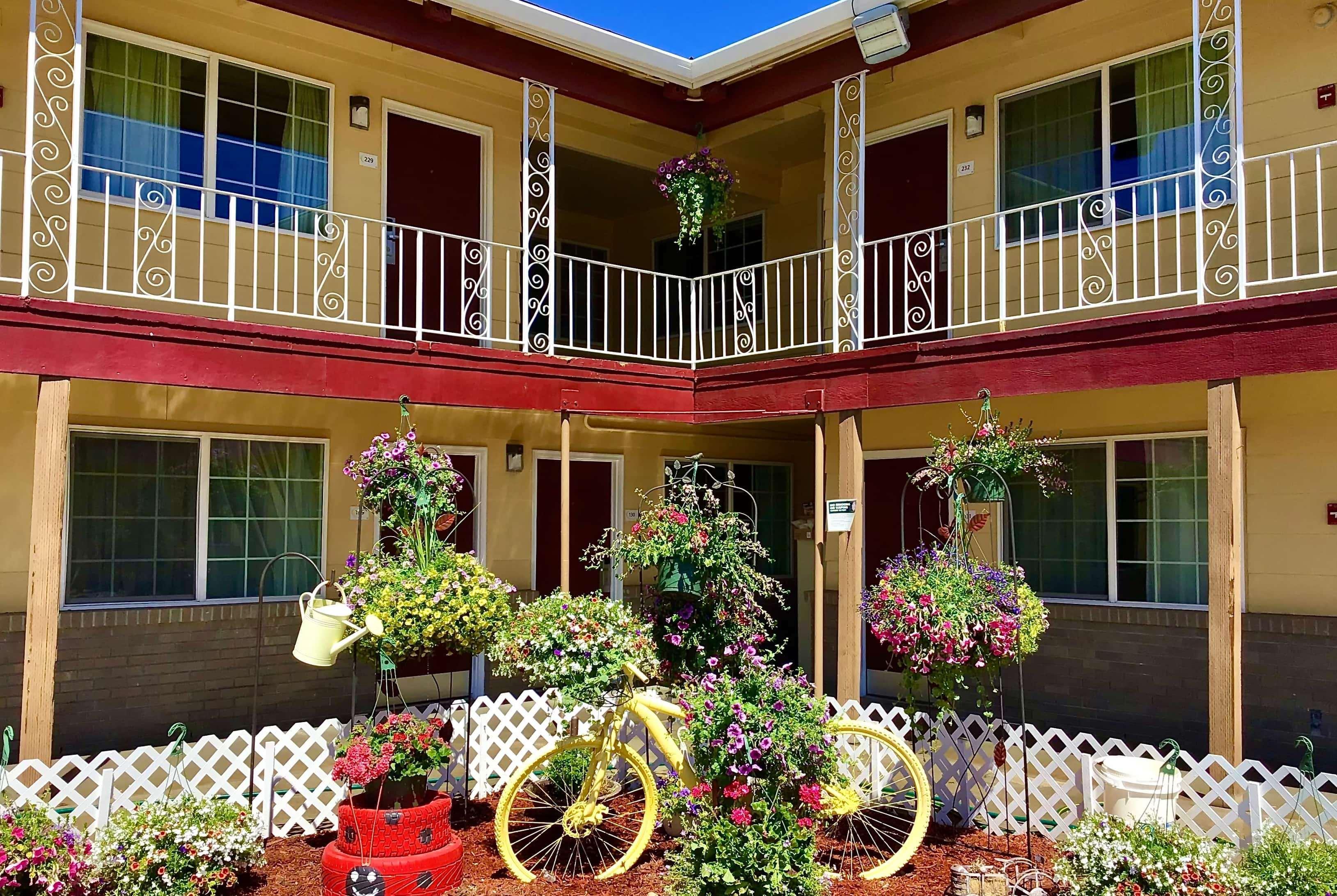 Motel Super 8 By Wyndham Ontario Zewnętrze zdjęcie
